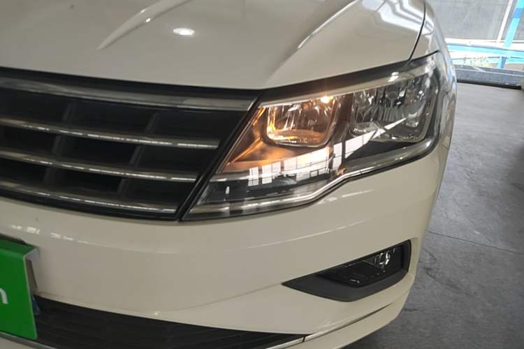 Used Volkswagen Jetta 2017 1.5L Automatic Comfort Model Left Front Headlight