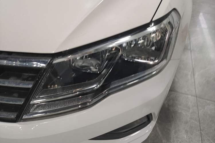 Used Volkswagen Jetta 2017 1.5L Automatic Comfort Model Left Front Headlight