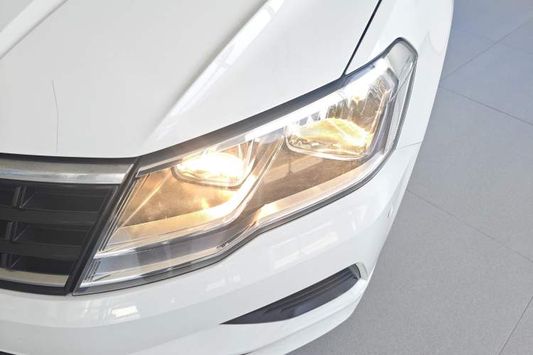 Used Volkswagen Jetta 2017 1.4L Manual Fashion Edition Left Front Headlight