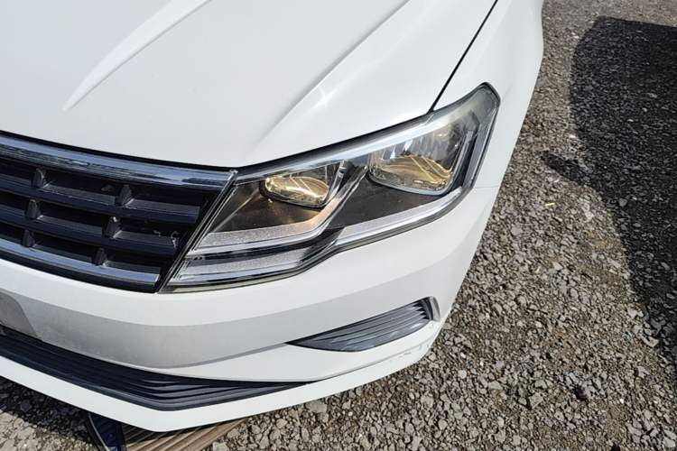 Used Volkswagen Jetta 2017 1.5L Manual Fashion Edition Left Front Headlight