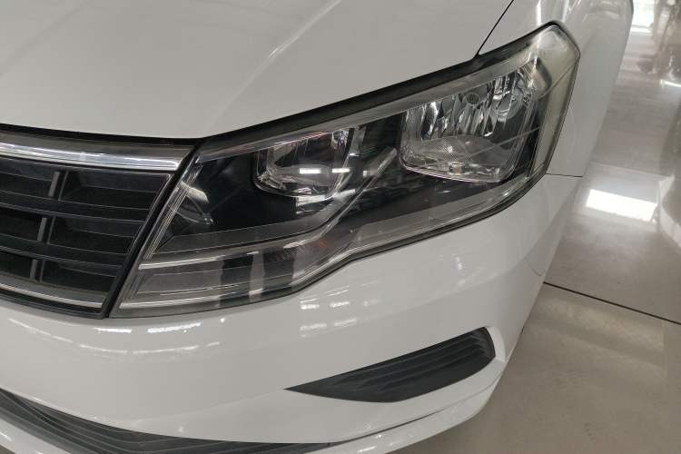 Used Volkswagen Jetta 2017 1.4L Manual Fashion Edition Left Front Headlight