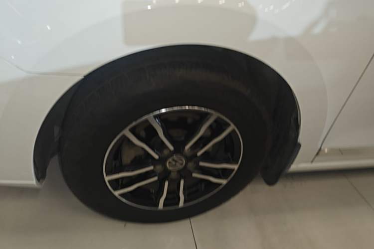 Used Volkswagen Jetta 2017 1.5L Automatic Fashion Model Left Front Wheel Hub
