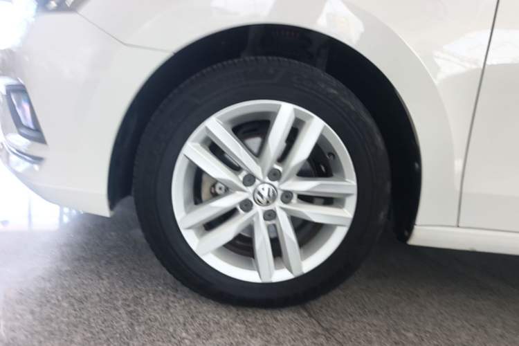 Used Volkswagen Jetta 2017 1.5L Automatic Comfort Model Left Front Wheel Hub