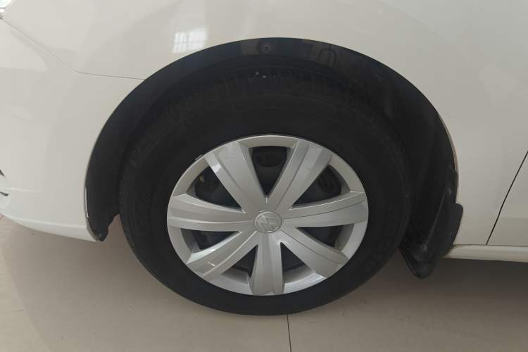 Used Volkswagen Jetta 2017 1.5L Automatic Fashion Model Left Front Wheel Hub