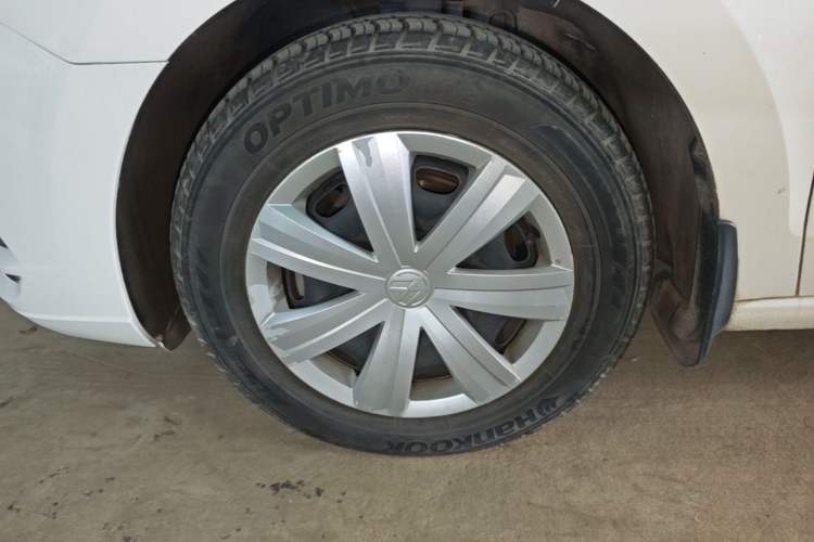 Used Volkswagen Jetta 2017 1.5L Manual Fashion Edition Left Front Wheel Hub
