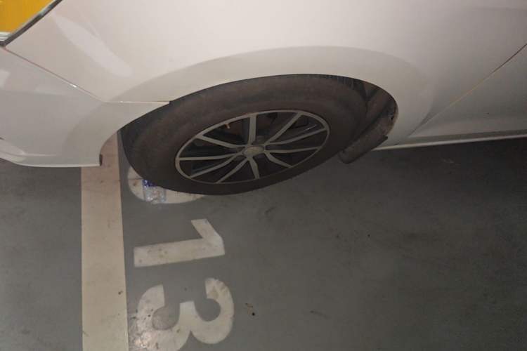Used Volkswagen Jetta 2017 1.5L Manual Fashion Edition Left Front Wheel Hub