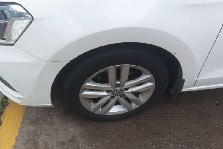 Used Volkswagen Jetta 2017 1.5L Automatic Comfort Model Left Front Wheel Hub