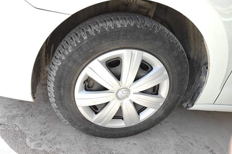 Used Volkswagen Jetta 2017 1.4L Manual Fashion Edition Left Front Wheel Hub