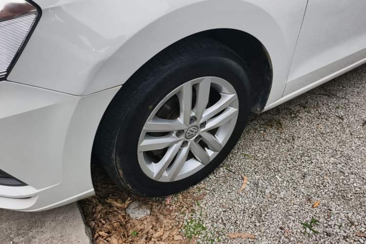 Used Volkswagen Jetta 2017 1.5L Automatic Comfort Model Left Front Wheel Hub