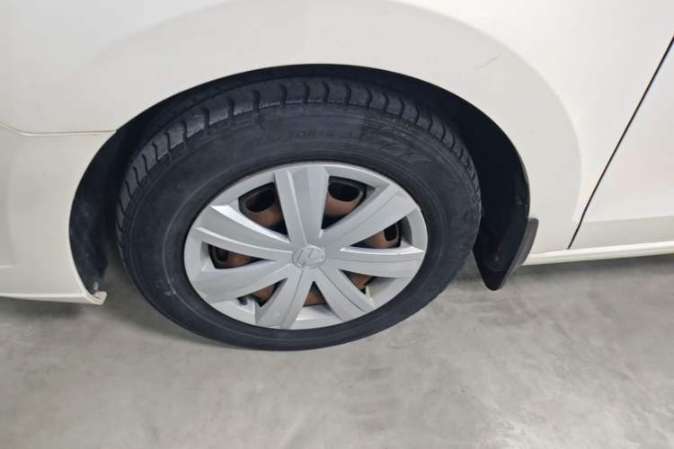 Used Volkswagen Jetta 2017 1.4L Manual Fashion Edition Left Front Wheel Hub