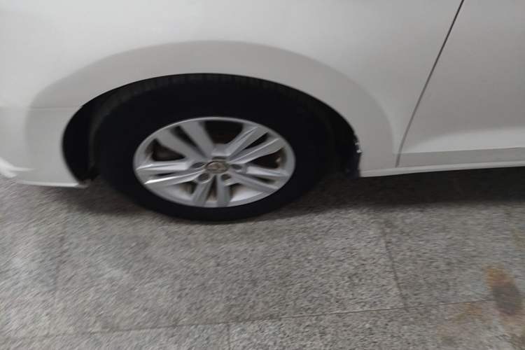 Used Volkswagen Jetta 2017 1.4L Manual Fashion Edition Left Front Wheel Hub