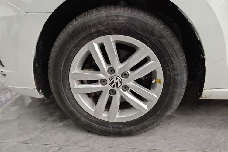 Used Volkswagen Jetta 2017 1.5L Manual Fashion Edition Left Front Wheel Hub