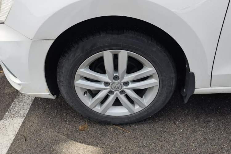 Used Volkswagen Jetta 2017 1.4L Manual Comfort Model Left Front Wheel Hub