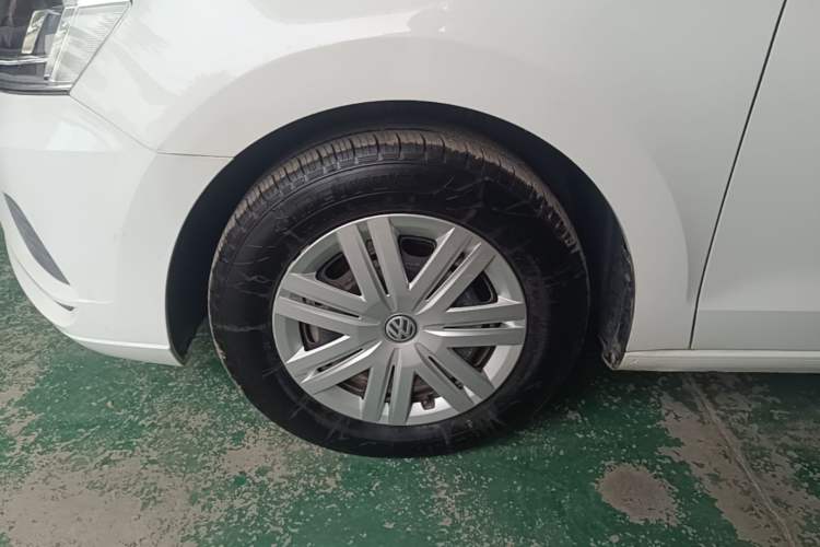 Used Volkswagen Jetta 2017 1.4L Manual Fashion Edition Left Front Wheel Hub