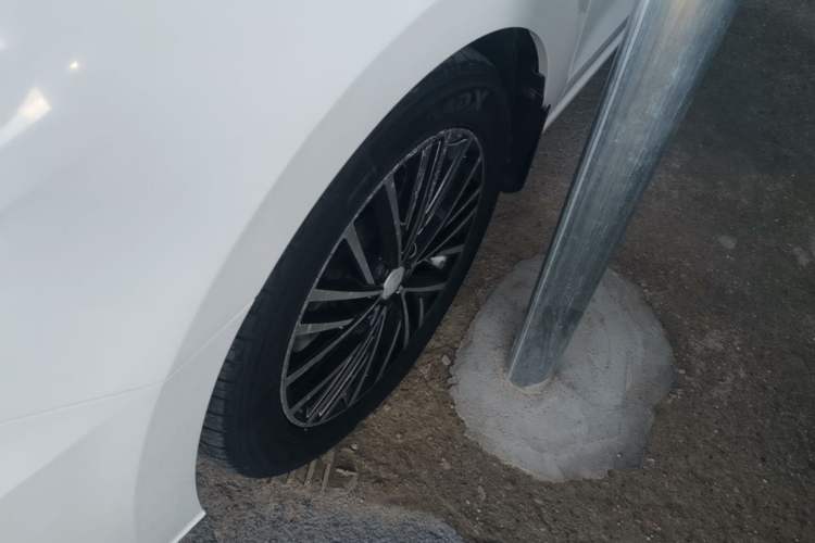 Used Volkswagen Jetta 2017 1.5L Manual Fashion Edition Left Front Wheel Hub