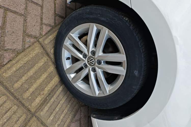 Used Volkswagen Jetta 2017 1.5L Automatic Comfort Model Left Front Wheel Hub