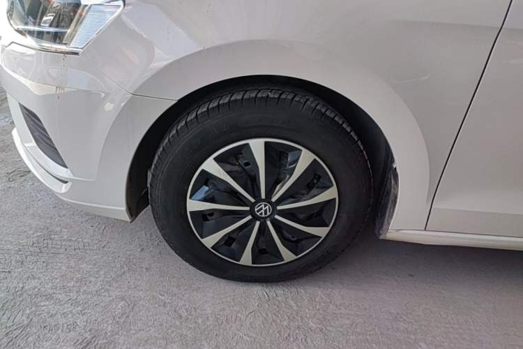 Used Volkswagen Jetta 2017 1.5L Manual Fashion Edition Left Front Wheel Hub