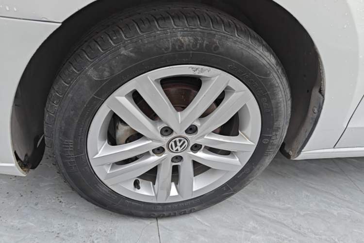 Used Volkswagen Jetta 2017 1.5L Automatic Comfort Model Left Front Wheel Hub