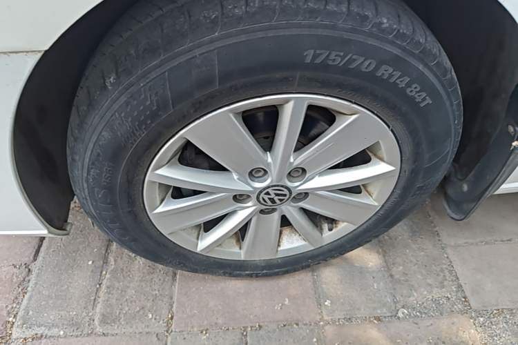 Used Volkswagen Jetta 2017 1.5L Automatic Fashion Model Left Front Wheel Hub