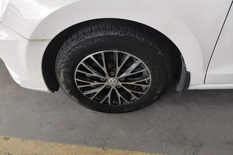 Used Volkswagen Jetta 2017 1.5L Manual Fashion Edition Left Front Wheel Hub