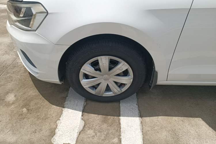 Used Volkswagen Jetta 2017 1.5L Manual Fashion Edition Left Front Wheel Hub