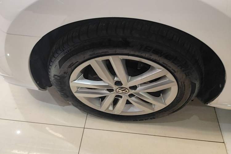 Used Volkswagen Jetta 2017 1.5L Automatic Comfort Model Left Front Wheel Hub