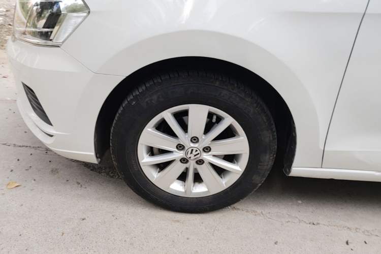 Used Volkswagen Jetta 2017 1.4L Manual Fashion Edition Left Front Wheel Hub