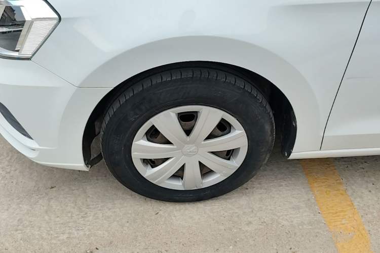 Used Volkswagen Jetta 2017 1.5L Automatic Fashion Model Left Front Wheel Hub