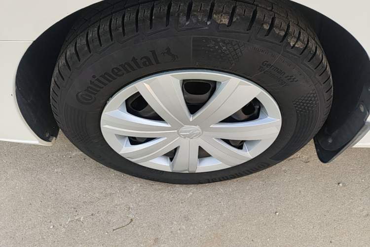 Used Volkswagen Jetta 2017 1.5L Manual Fashion Edition Left Front Wheel Hub