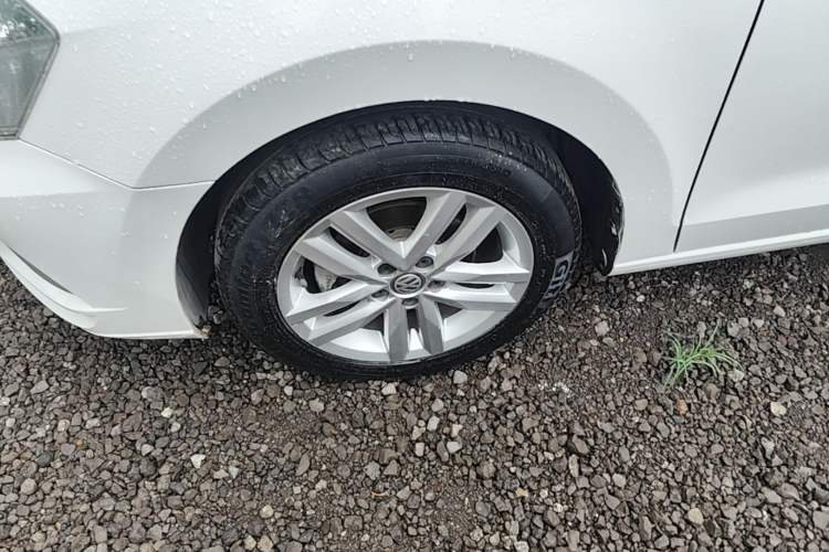 Used Volkswagen Jetta 2017 1.4L Manual Comfort Model Left Front Wheel Hub