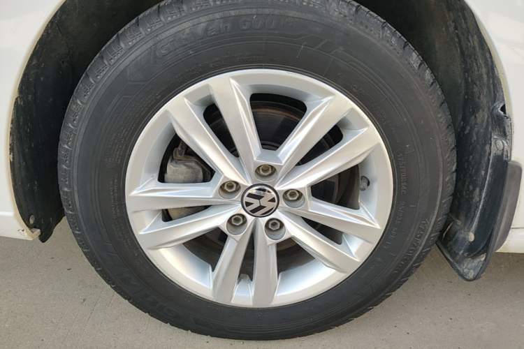Used Volkswagen Jetta 2017 1.5L Manual Fashion Edition Left Front Wheel Hub