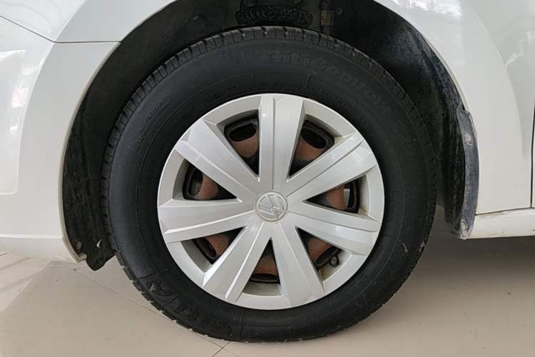 Used Volkswagen Jetta 2017 1.4L Manual Fashion Edition Left Front Wheel Hub