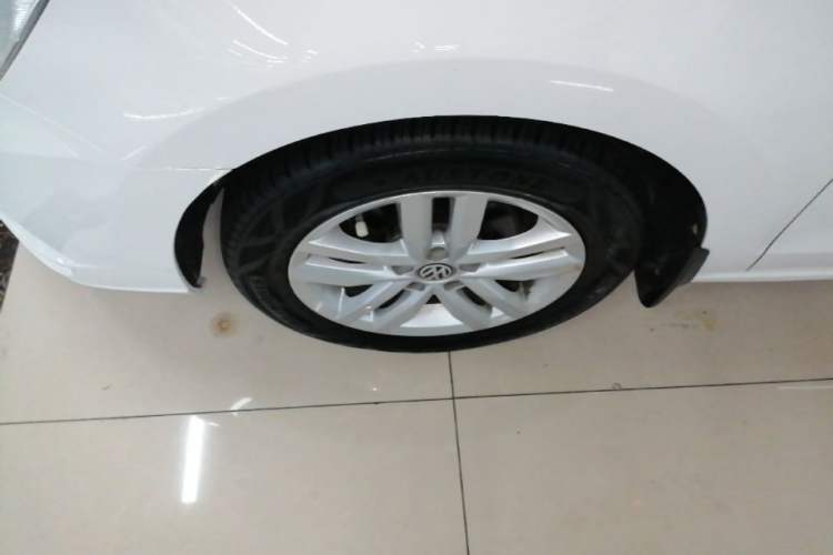 Used Volkswagen Jetta 2017 1.5L Automatic Fashion Model Left Front Wheel Hub
