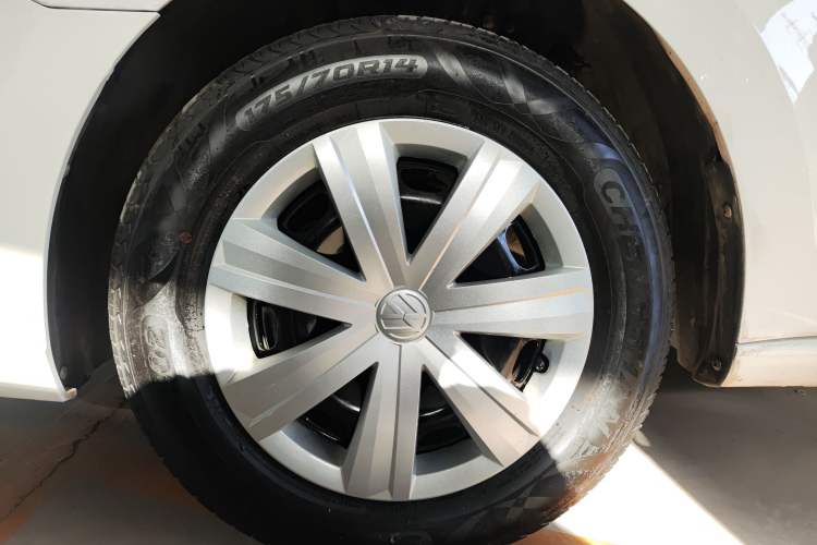 Used Volkswagen Jetta 2017 1.5L Manual Fashion Edition Left Front Wheel Hub