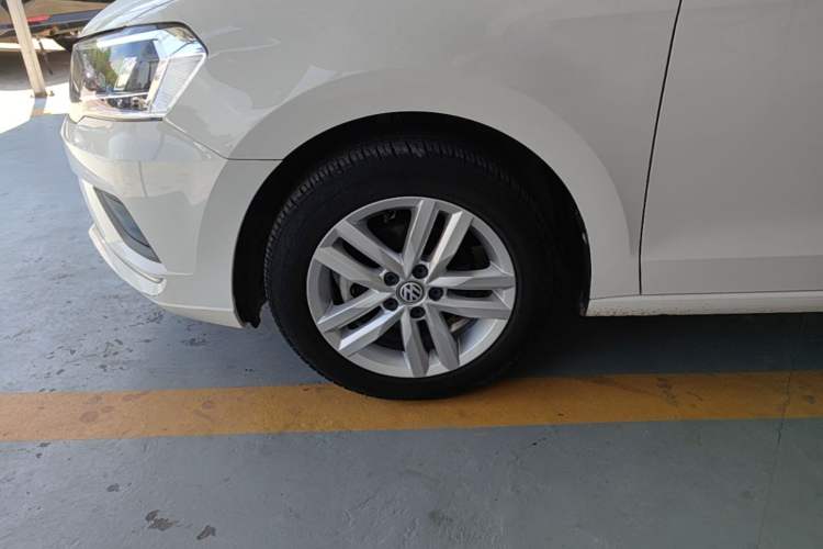 Used Volkswagen Jetta 2017 1.5L Automatic Comfort Model Left Front Wheel Hub