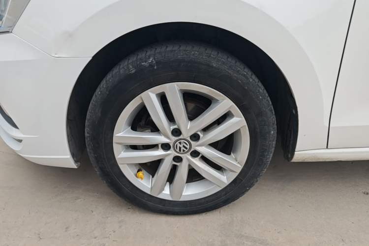 Used Volkswagen Jetta 2017 1.5L Automatic Comfort Model Left Front Wheel Hub