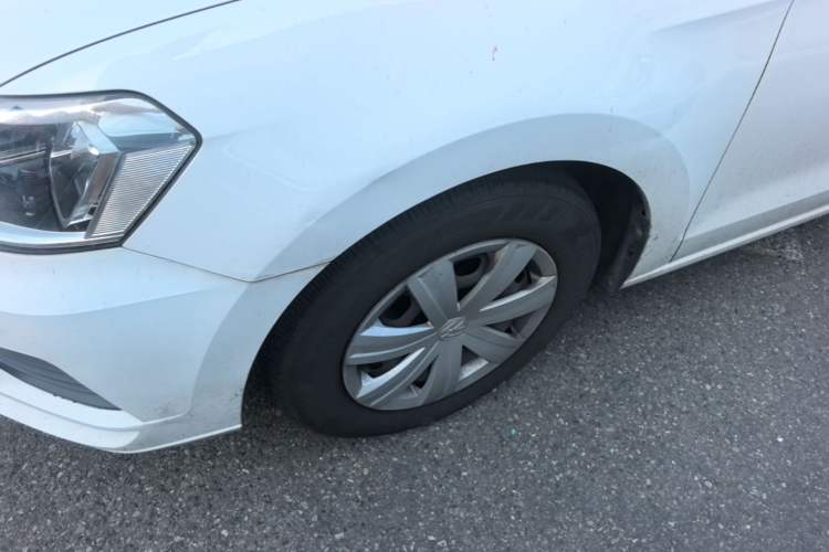Used Volkswagen Jetta 2017 1.4L Manual Fashion Edition Left Front Wheel Hub