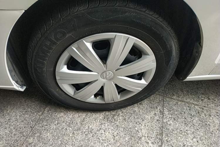 Used Volkswagen Jetta 2017 1.5L Manual Fashion Edition Left Front Wheel Hub