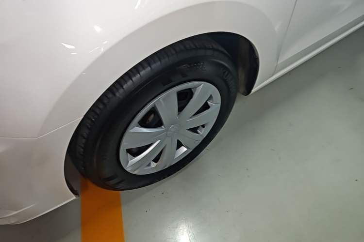 Used Volkswagen Jetta 2017 1.4L Manual Fashion Edition Left Front Wheel Hub
