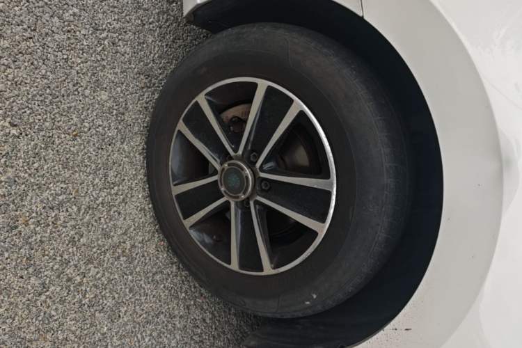 Used Volkswagen Jetta 2017 1.4L Manual Fashion Edition Left Front Wheel Hub