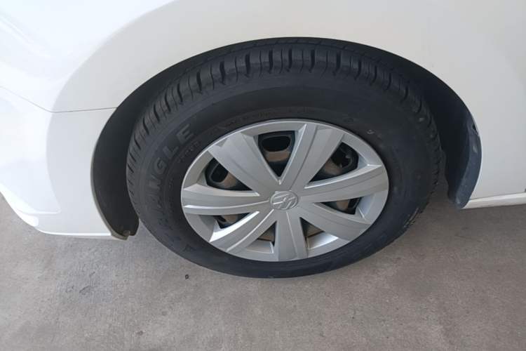 Used Volkswagen Jetta 2017 1.5L Automatic Fashion Model Left Front Wheel Hub