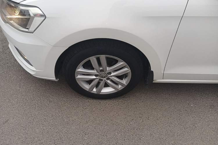 Used Volkswagen Jetta 2017 1.4L Manual Comfort Model Left Front Wheel Hub