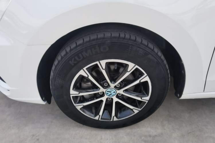 Used Volkswagen Jetta 2017 1.5L Automatic Fashion Model Left Front Wheel Hub