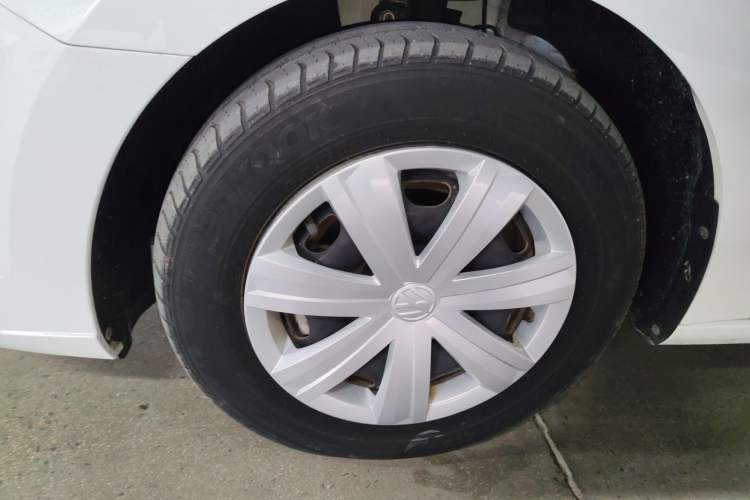 Used Volkswagen Jetta 2017 1.5L Manual Fashion Edition Left Front Wheel Hub