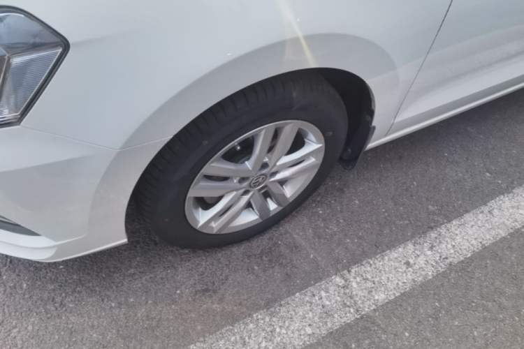 Used Volkswagen Jetta 2017 1.5L Automatic Comfort Model Left Front Wheel Hub