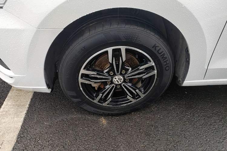 Used Volkswagen Jetta 2017 1.5L Automatic Fashion Model Left Front Wheel Hub