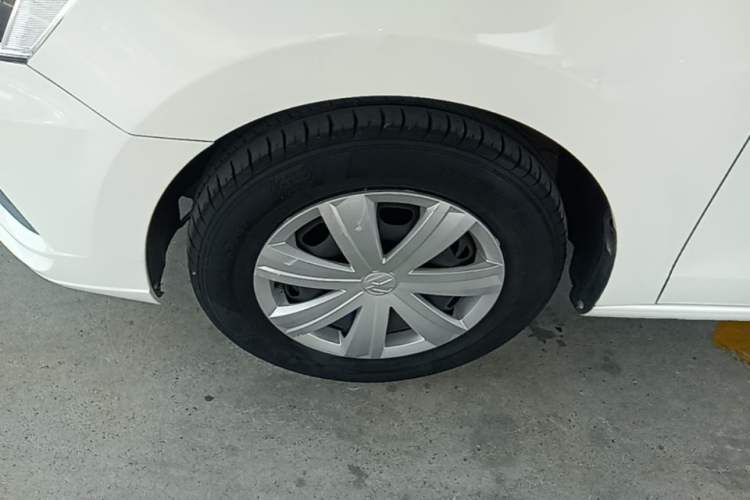 Used Volkswagen Jetta 2017 1.5L Manual Fashion Edition Left Front Wheel Hub