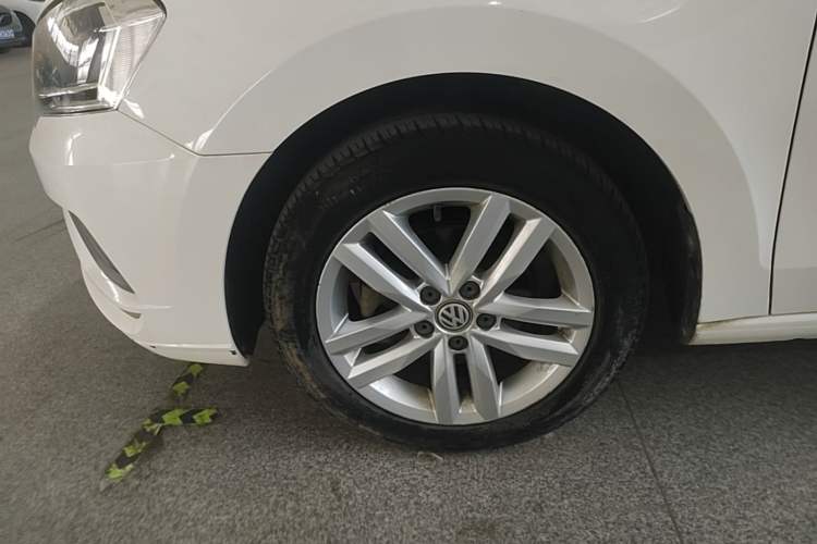 Used Volkswagen Jetta 2017 1.5L Automatic Comfort Model Left Front Wheel Hub