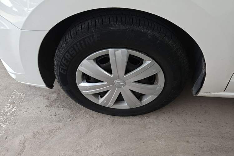 Used Volkswagen Jetta 2017 1.5L Manual Fashion Edition Left Front Wheel Hub