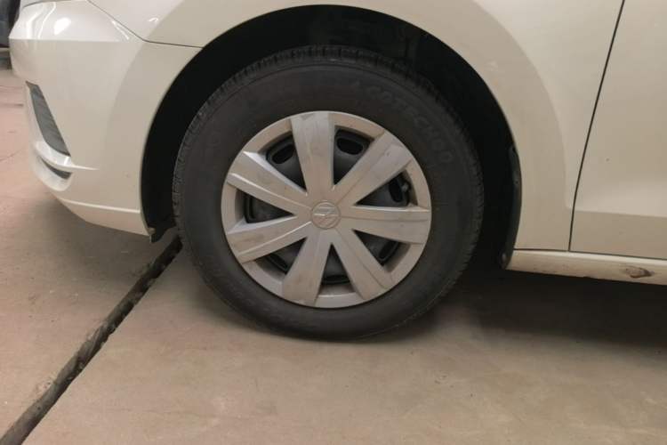 Used Volkswagen Jetta 2017 1.4L Manual Fashion Edition Left Front Wheel Hub
